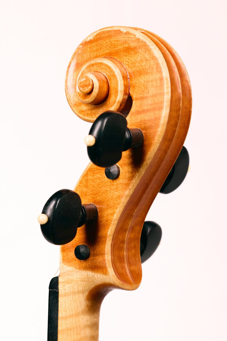A Good Violin by Chen Guang-Yue, 1988.